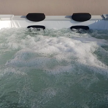 Seaview Double Private Jacuzzi 게스트하우스 3*