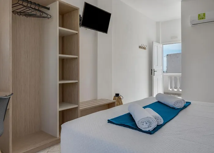 Seaview Double Private Jacuzzi 3* Agios Georgios (Santorini)