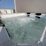 Seaview Double Private Jacuzzi Penzion 3*