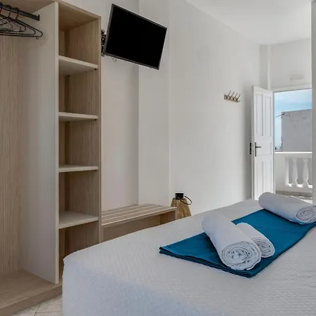 Seaview Double Private Jacuzzi 3* Agios Georgios (Santorini)