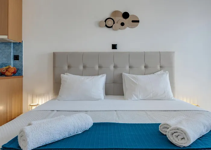 Seaview Double Private Jacuzzi 3* Agios Georgios (Santorini)