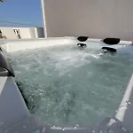Seaview Double Private Jacuzzi Penzion Agios Georgios (Santorini)
